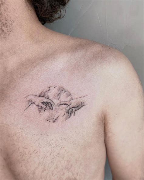 tatuajes para pecho|25 tatuajes en el pecho para mujer y hombre。